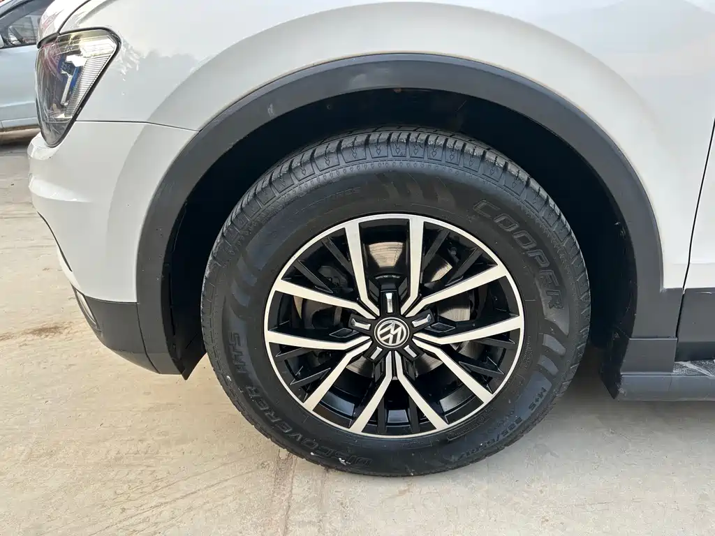 Volkswagen Tiguan L 2017 — фото 15