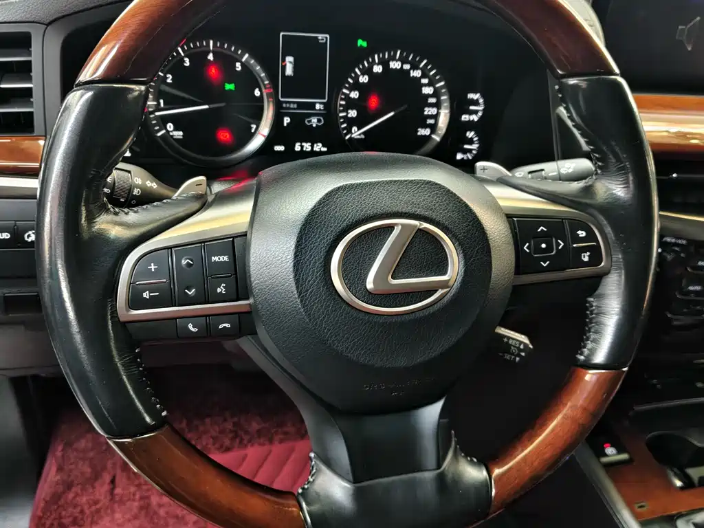 Lexus LX 2017 — фото 7