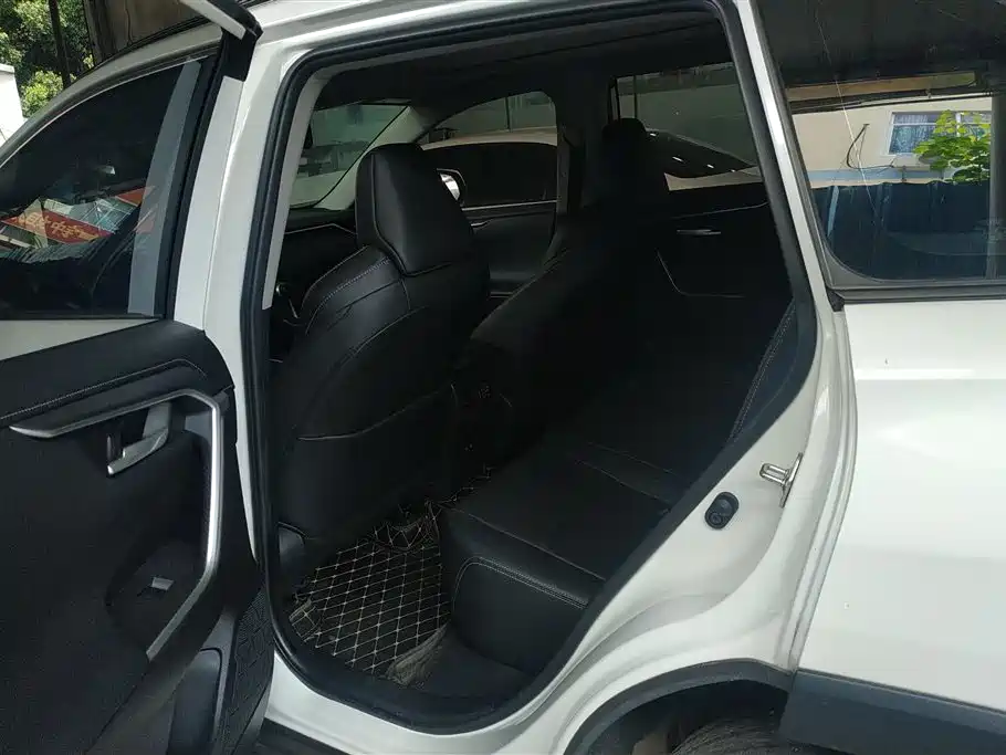 Toyota Wildlander 2023 — фото 11