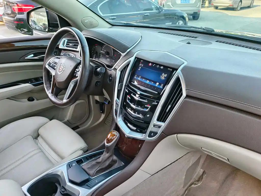 Cadillac SRX 2015 — фото 18