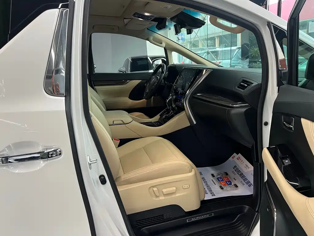 Toyota Alphard 2021 — фото 13