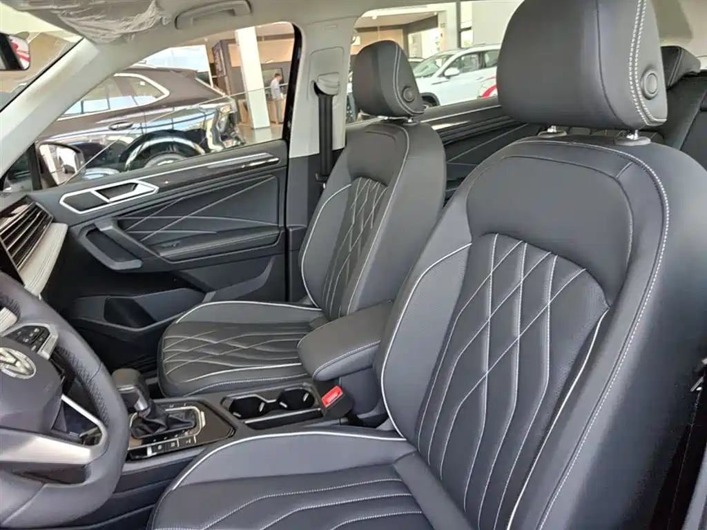 Volkswagen Tiguan L PHEV 2025 — фото 15