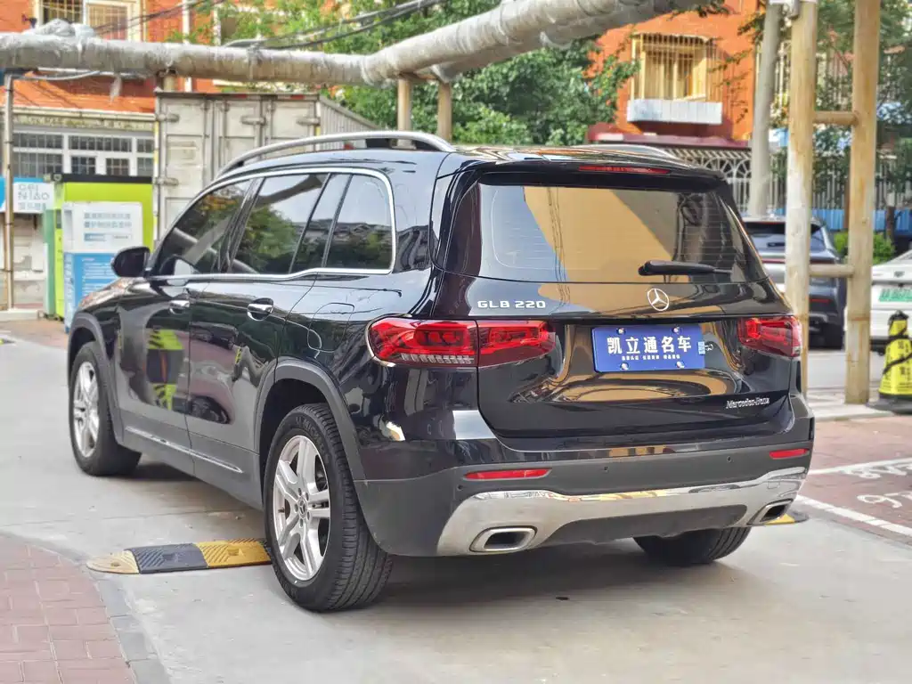 Mercedes-Benz GLB 2023