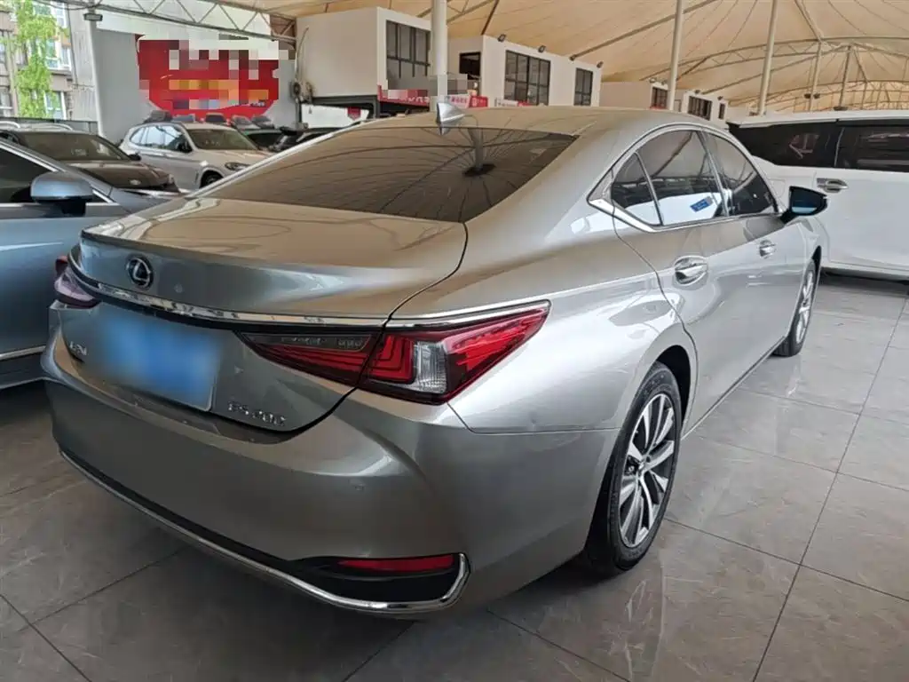 Lexus ES 2020 — фото 7