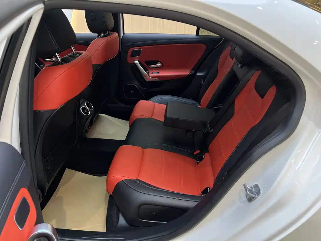 Mercedes-Benz A-Class AMG 2024 — фото 9
