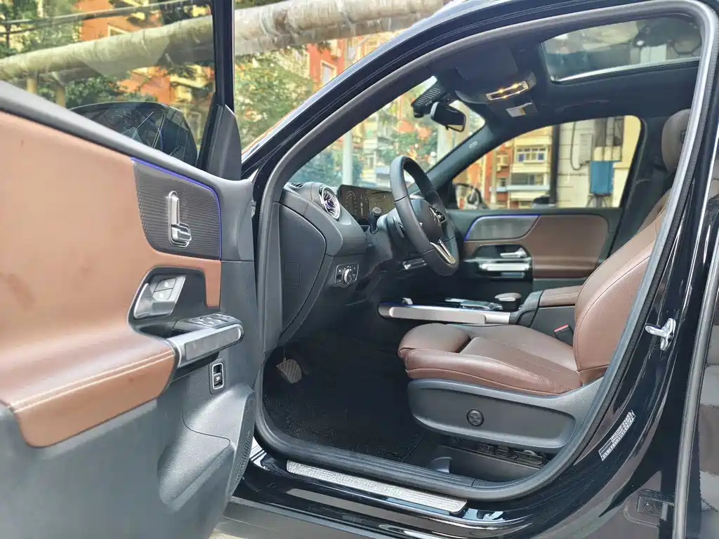 Mercedes-Benz GLB 2023