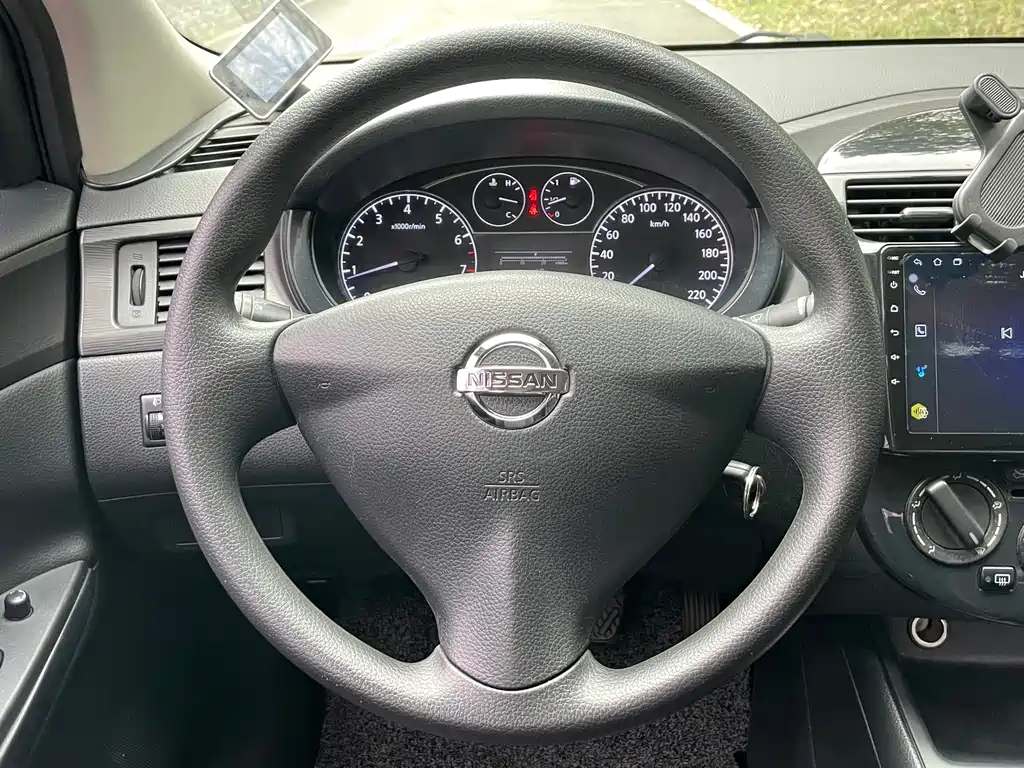 Nissan Tiida 2016 — фото 11