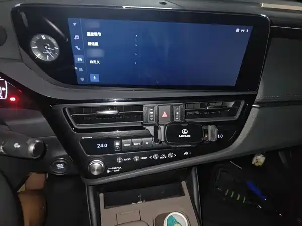 Lexus ES 2024