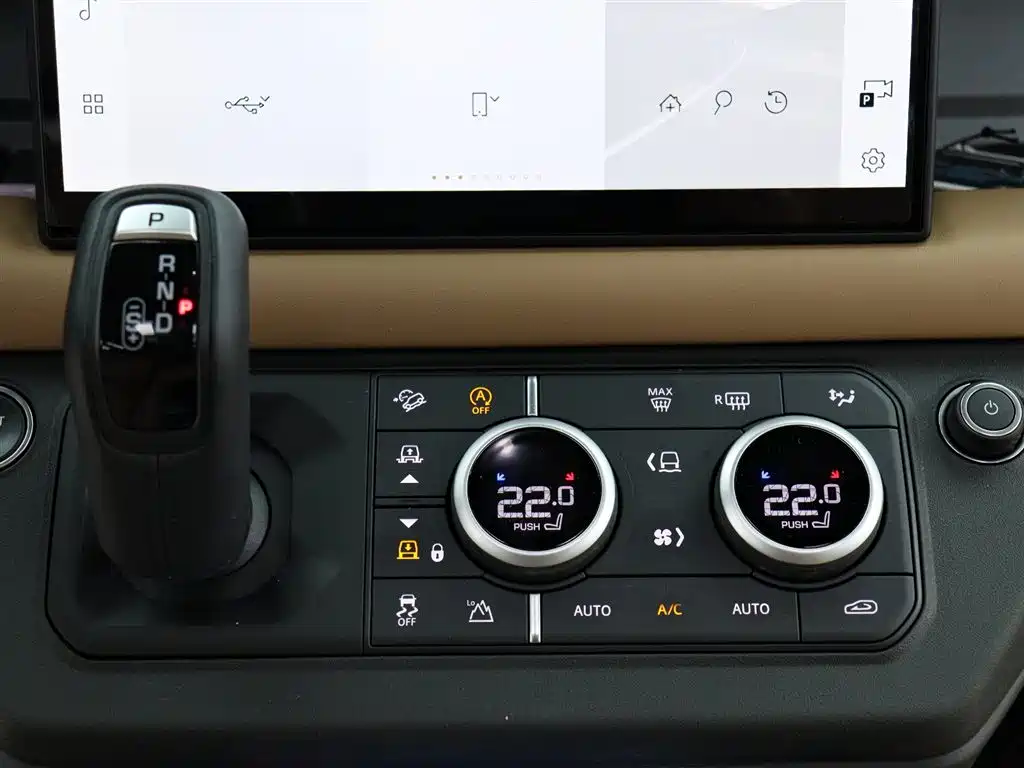 Land Rover Defender 2024 — фото 18