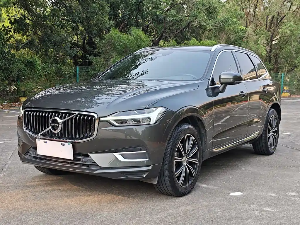 Volvo XC60 2021 — фото 1