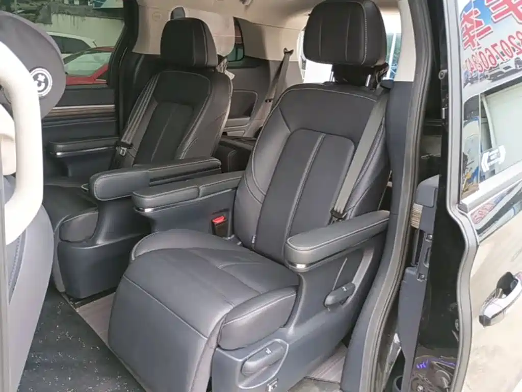 GAC Motor Trumpchi M8 2023 — фото 17