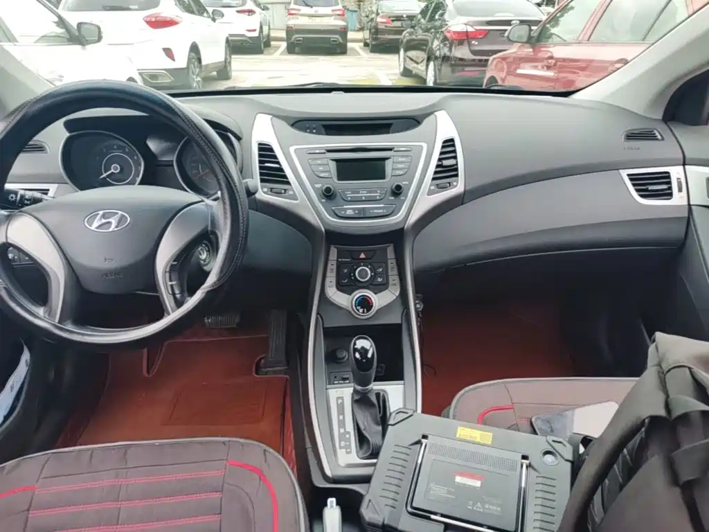 Hyundai Elantra 2018 — фото 13