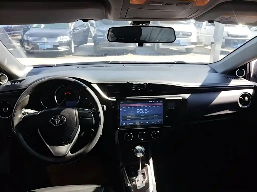 Toyota Corolla 2018 — фото 10