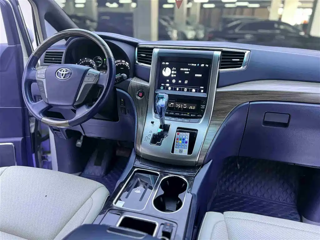 Toyota Alphard 2011 — фото 19