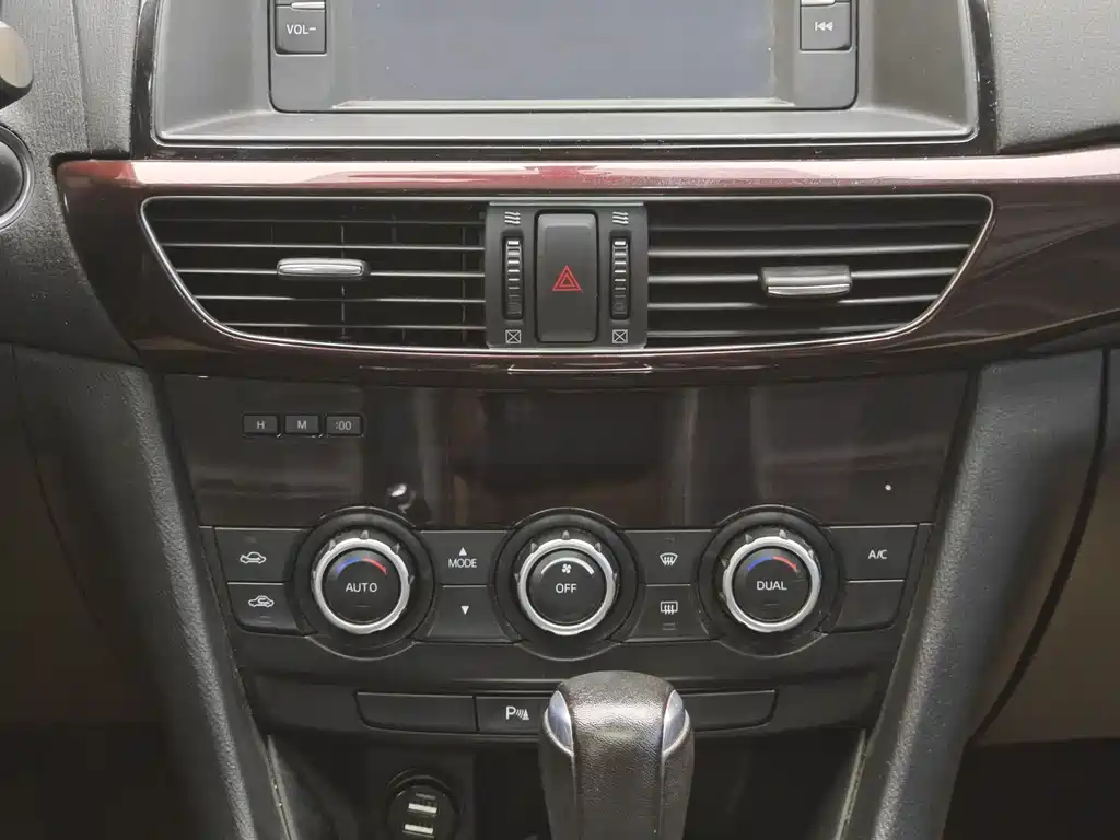 Mazda Atenza 2015 — фото 17