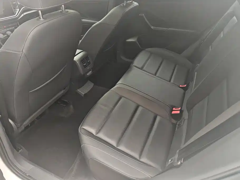 Volkswagen T-Roc 2023 — фото 11