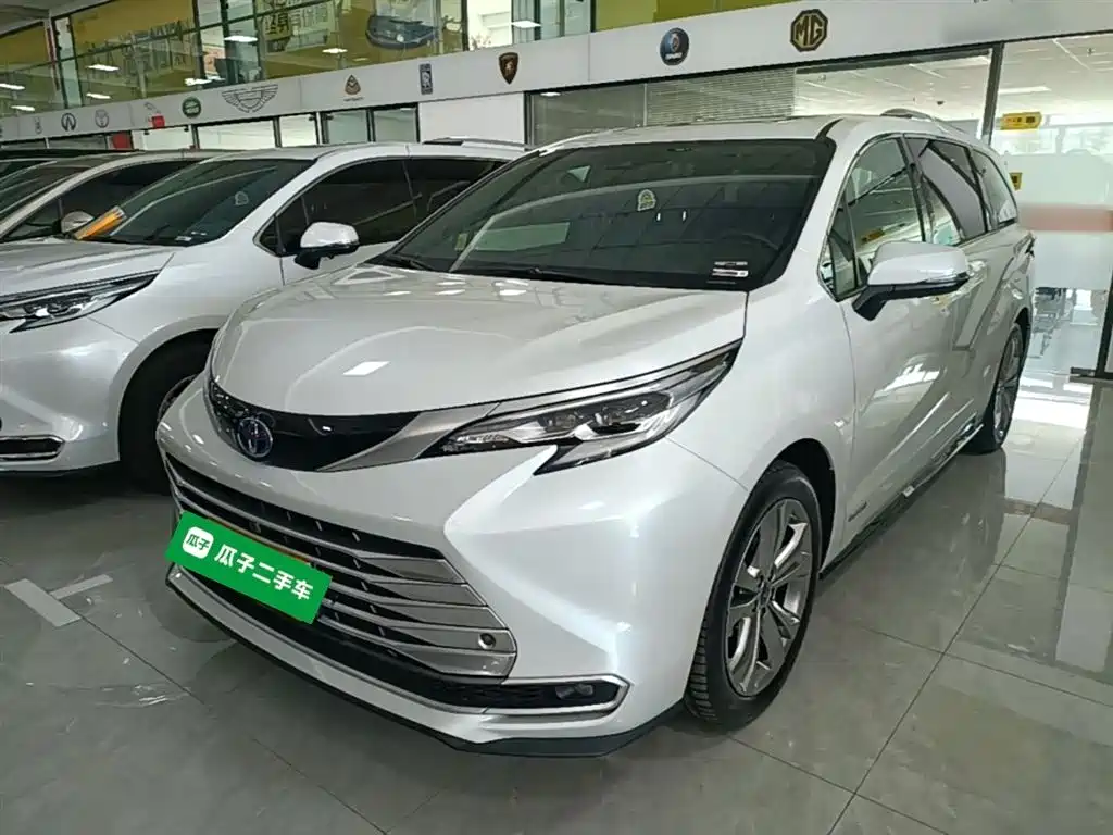 Toyota Sienna 2025 — фото 1