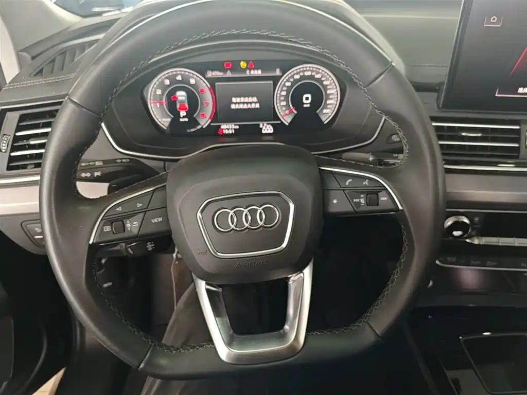 Audi Q5L 2024 — фото 11