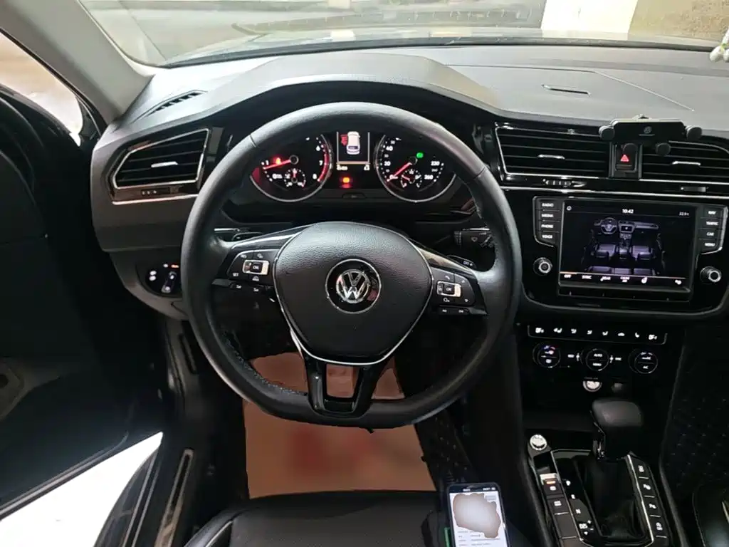 Volkswagen Tiguan L 2018 — фото 11