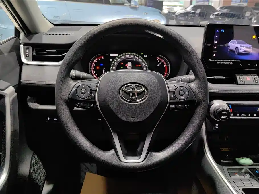 Toyota RAV4 2023 — фото 15