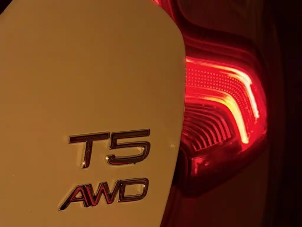 Volvo V60 2018 — фото 10