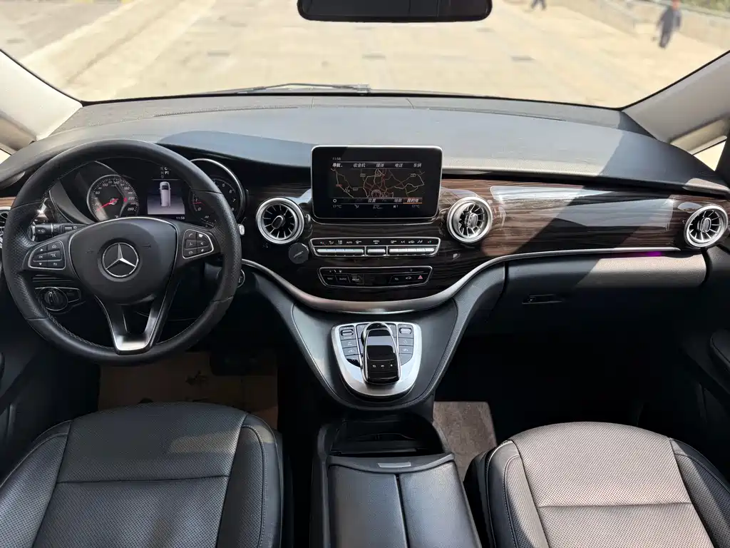 Mercedes-Benz V-Class 2020 — фото 15