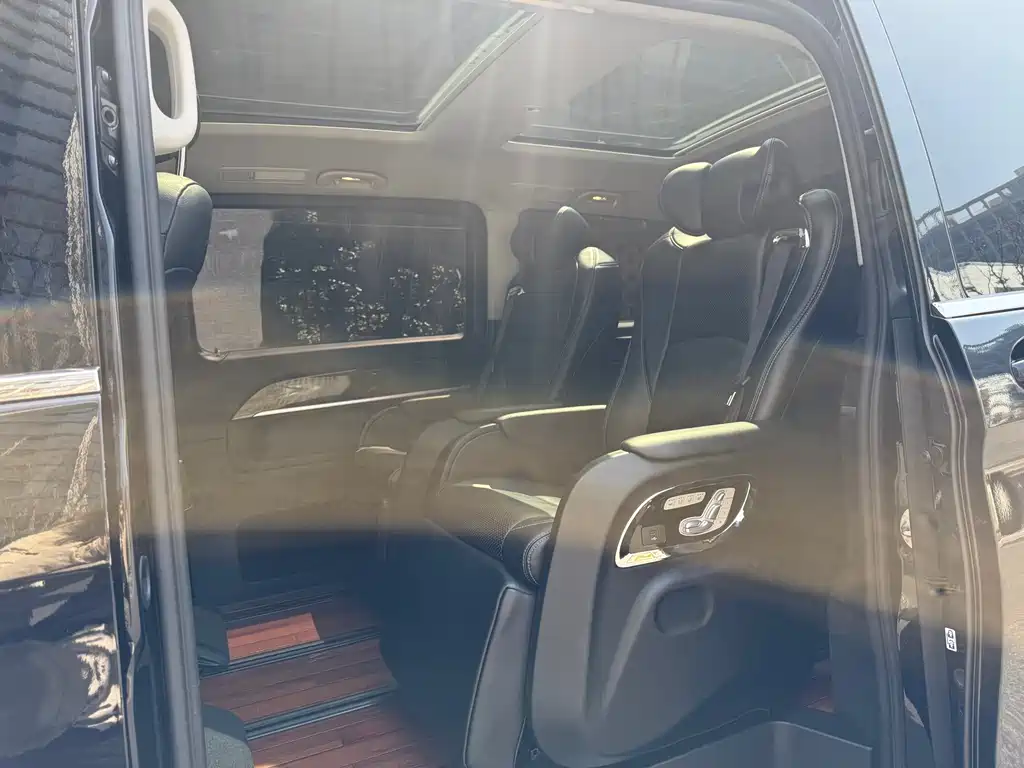 Mercedes-Benz V-Class 2020 — фото 18