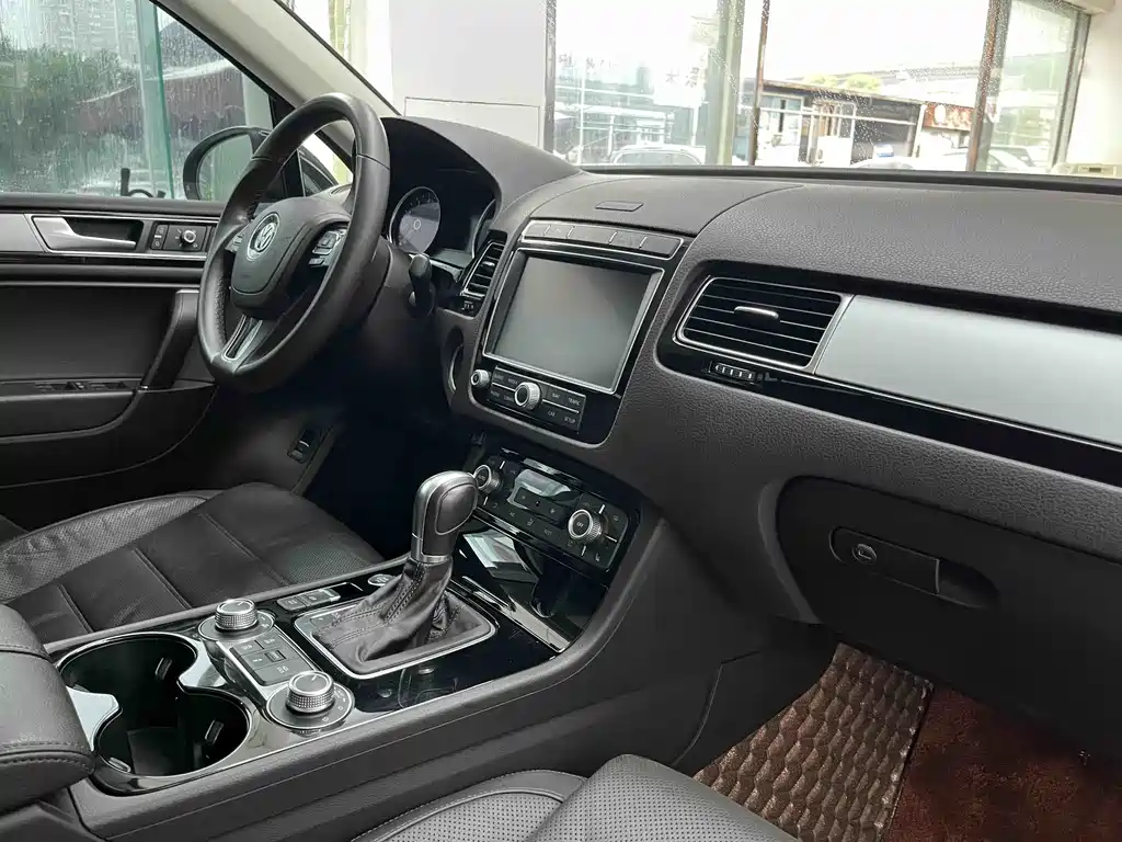 Volkswagen Touareg 2018 — фото 15