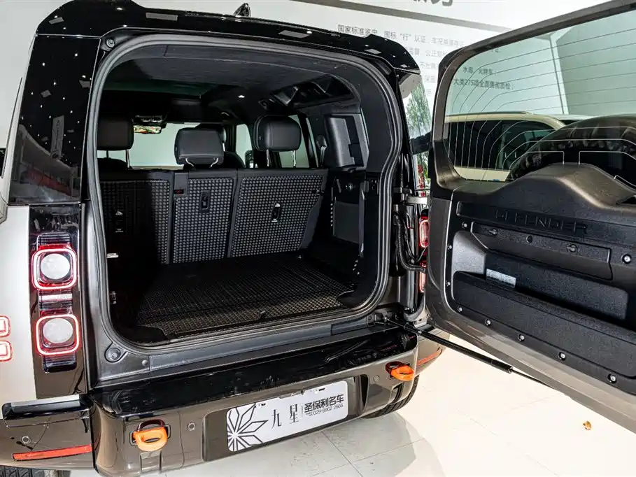 Land Rover Defender 2025 — фото 18