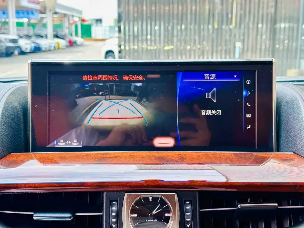 Lexus LX 2021 — фото 10