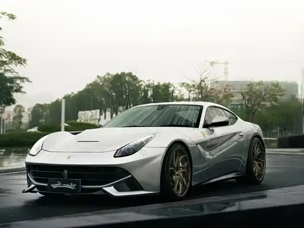 Ferrari F12berlinetta 2013