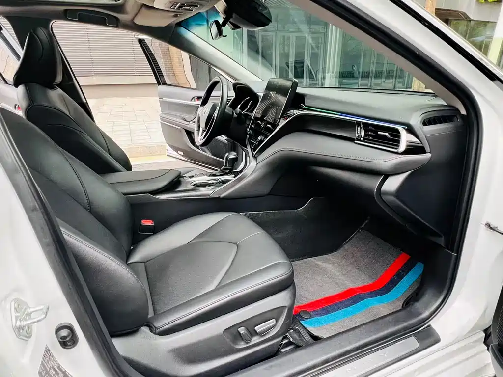 Toyota Camry 2023 — фото 4