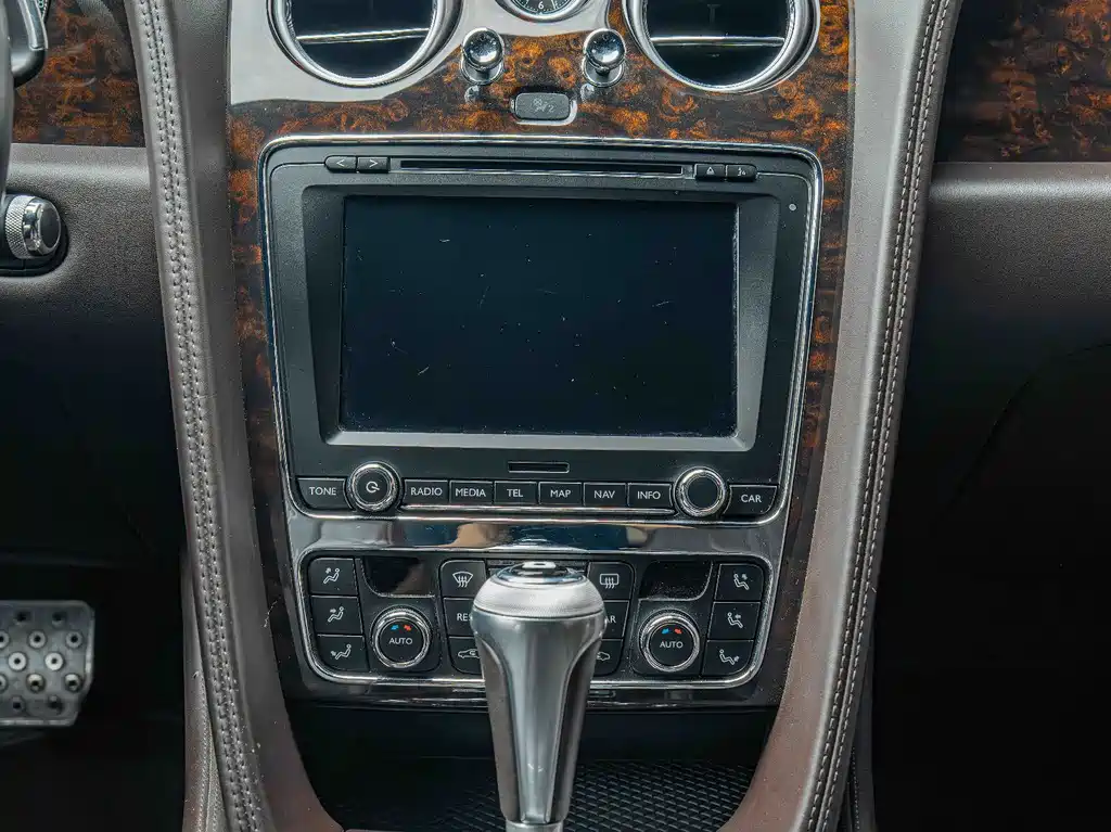 Bentley Flying Spur 2017 — фото 16