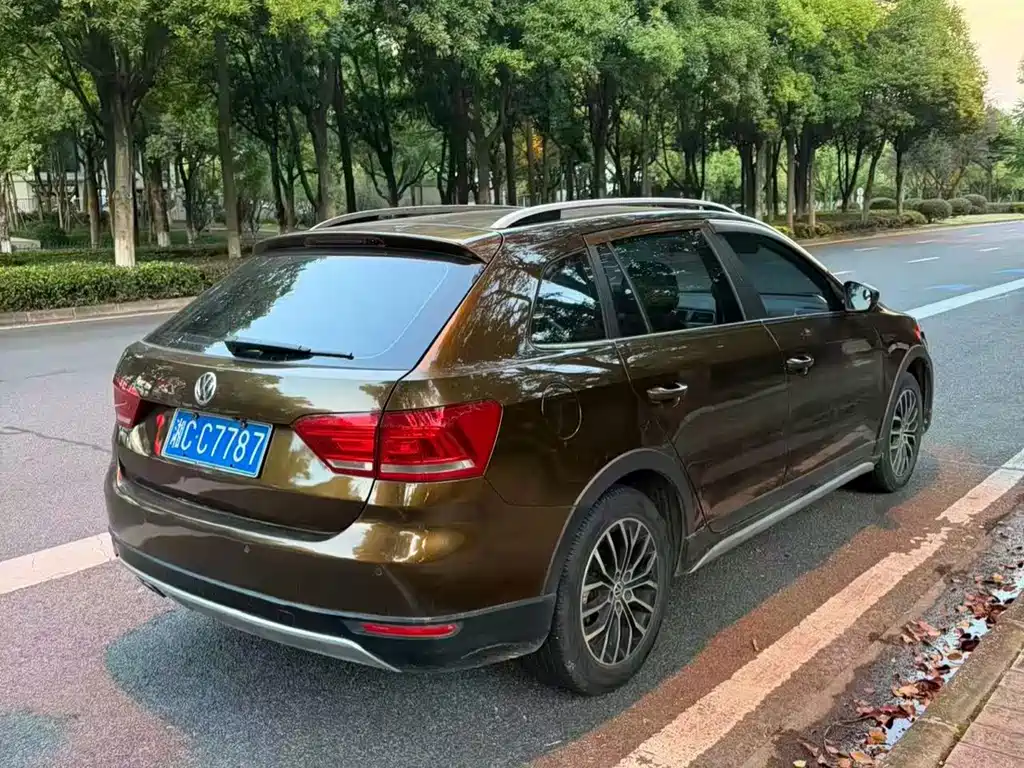 Volkswagen Cross Lavida 2015