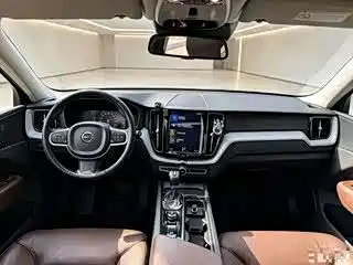 Volvo XC60 2020 — фото 8