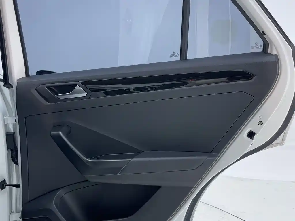 Volkswagen T-Roc 2022 — фото 14