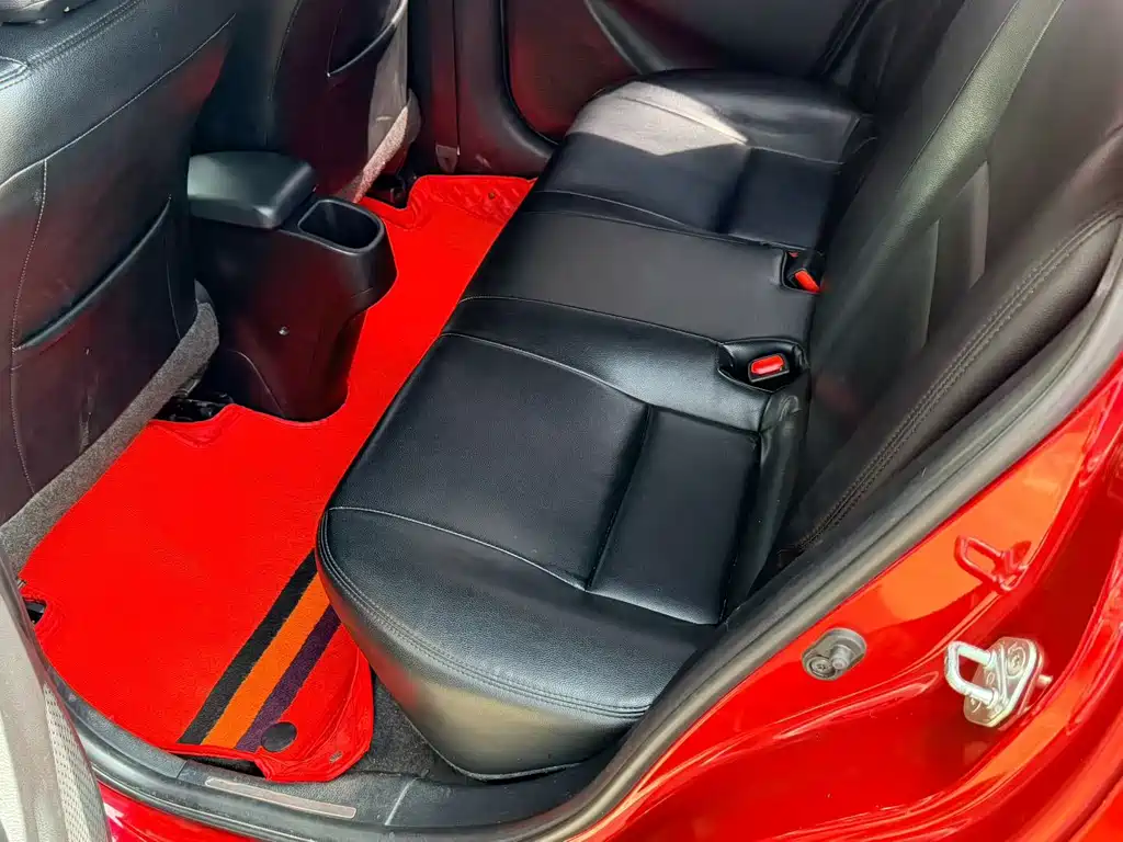 Toyota Yaris L 2020 — фото 4