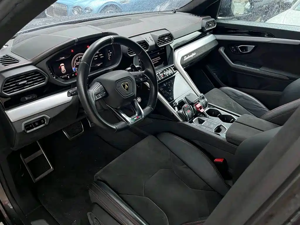 Lamborghini Urus 2018 — фото 14