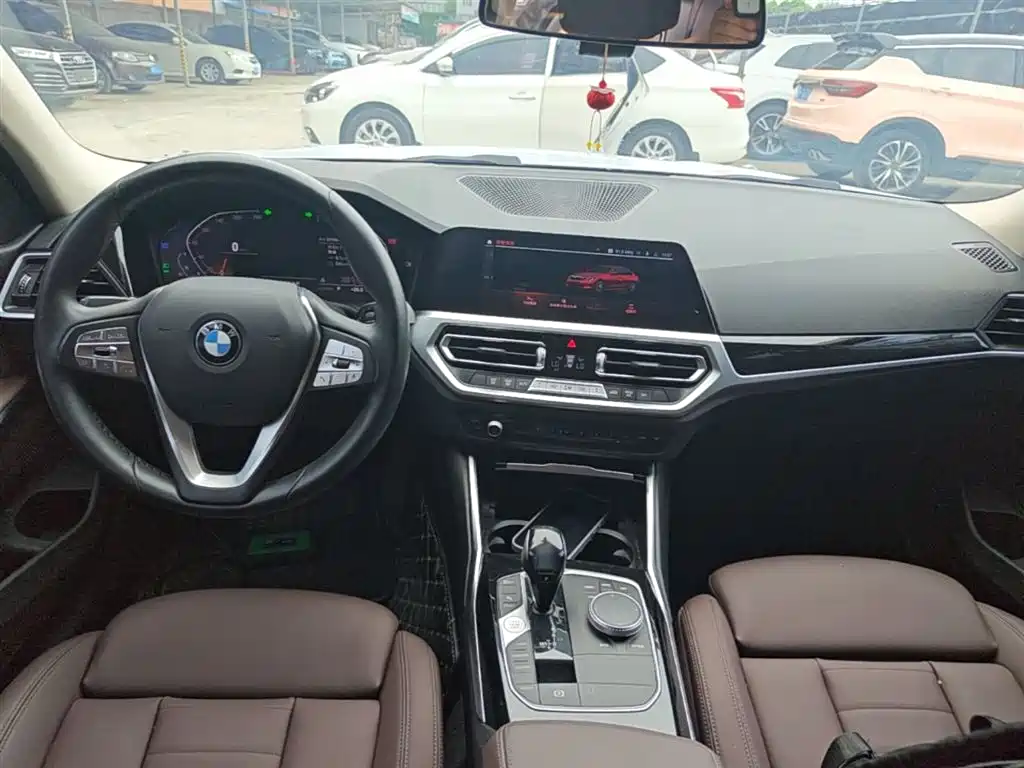 BMW 3 Series 2021 — фото 10