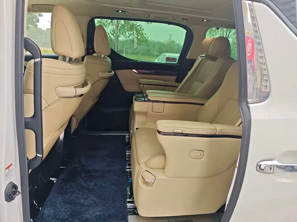 Toyota Vellfire 2022 — фото 5