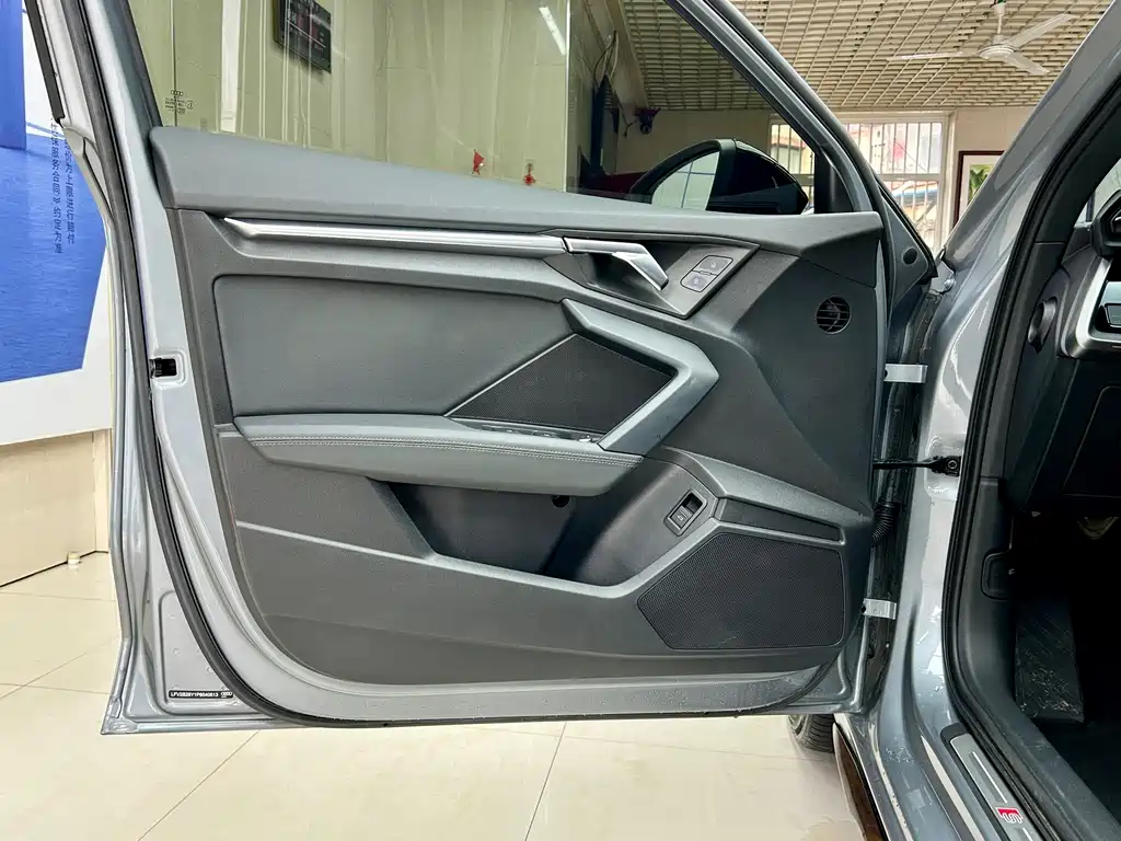 Audi A3 2023 — фото 25
