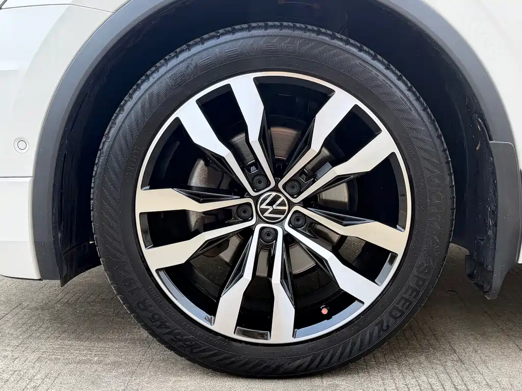 Volkswagen Tiguan L 2020 — фото 9