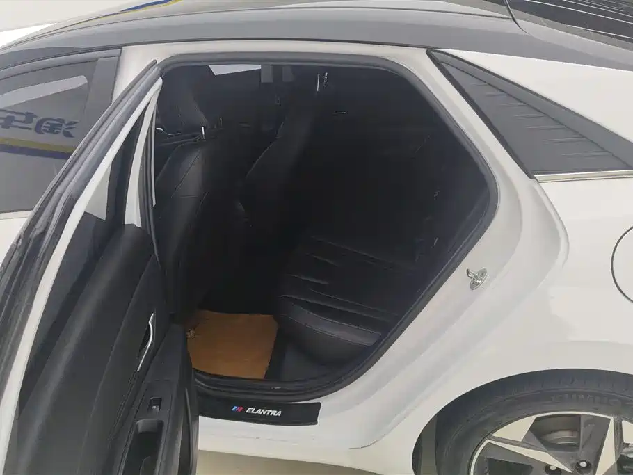 Hyundai Elantra 2021 — фото 10