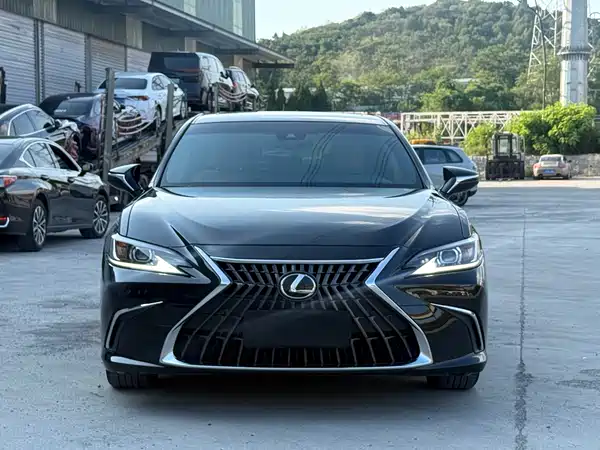 Lexus ES 2024