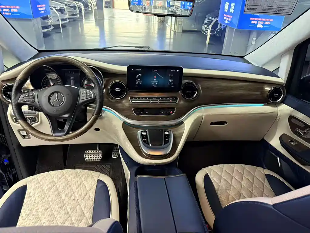 Mercedes-Benz V-Class 2022 — фото 11