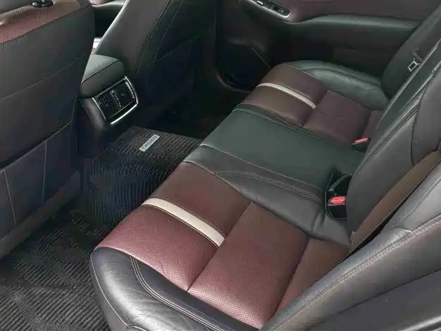 Toyota Crown 2017 — фото 18