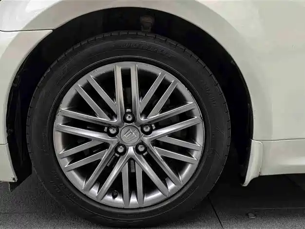 Toyota Crown 2017 — фото 12