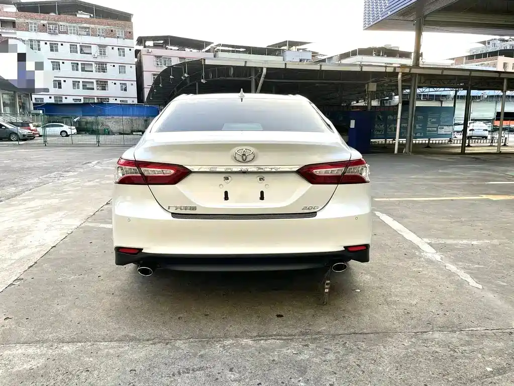 Toyota Camry 2023 — фото 8