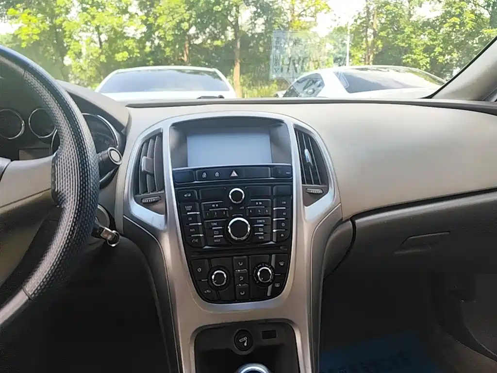 Buick Excelle 2015 — фото 13