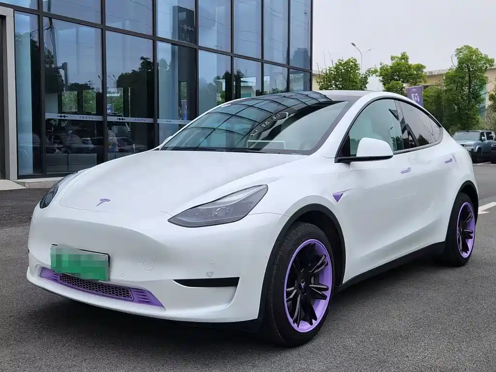 Tesla Model Y 2024